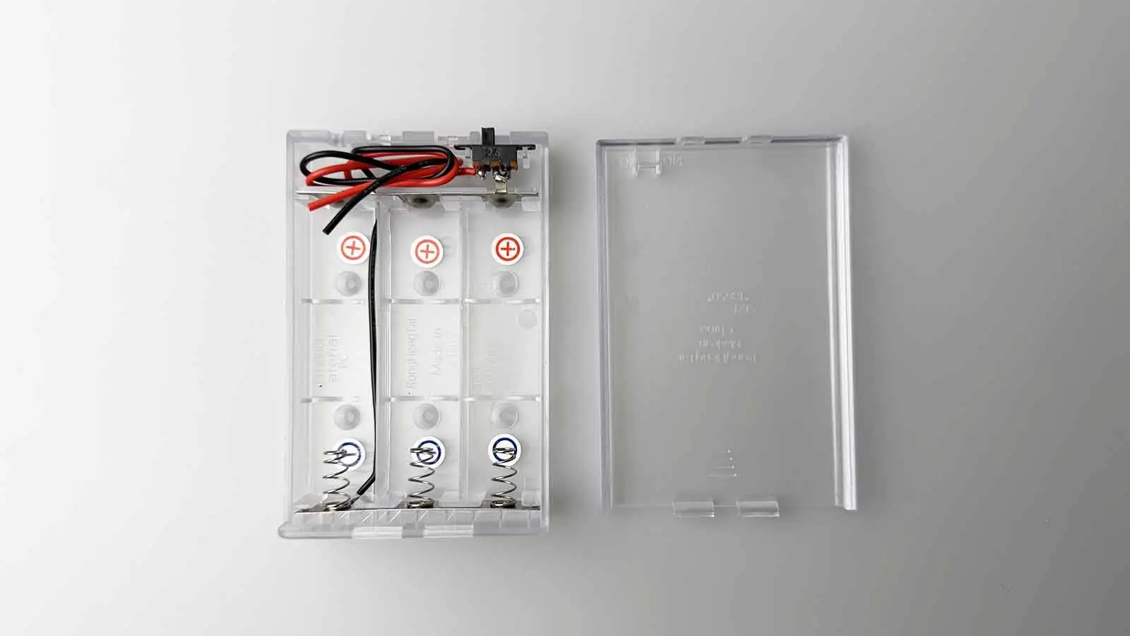 Covered Three-Cell 18650 / 21700 Battery Boxes